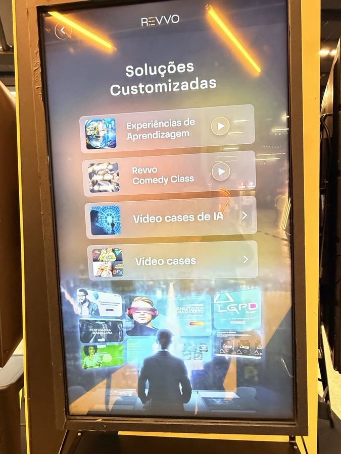 Menu Soluções Customizadas na tela vertical da Revvo